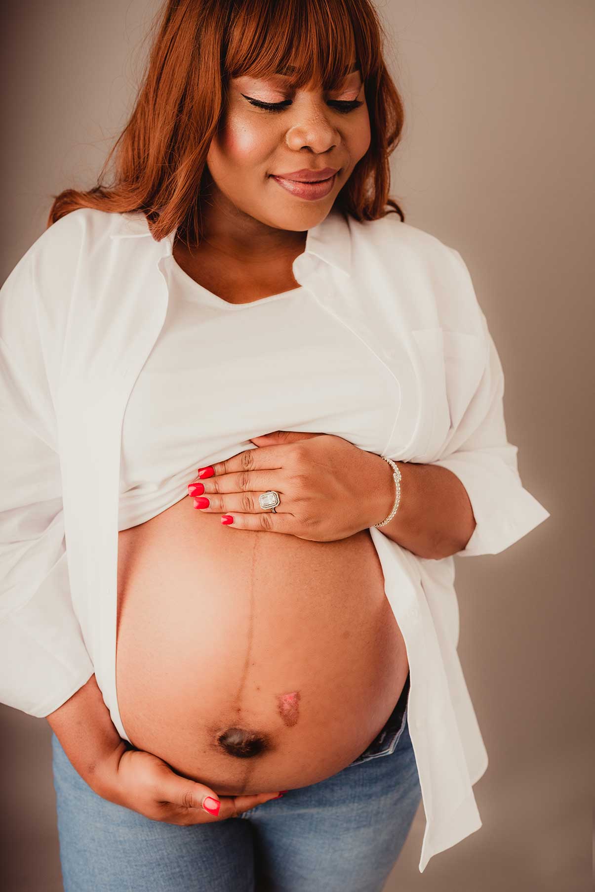 Maternity photo of a couple, studio shooting